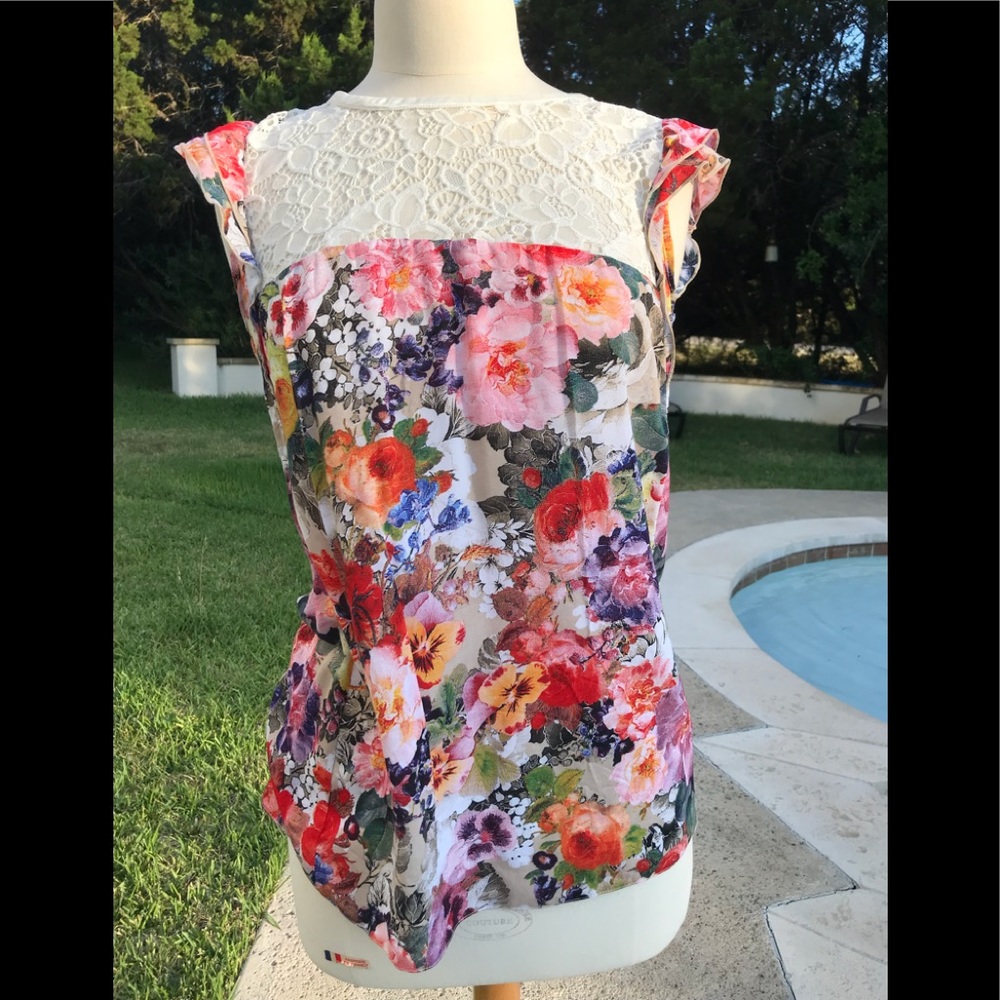 Flower/floral and lace blouse